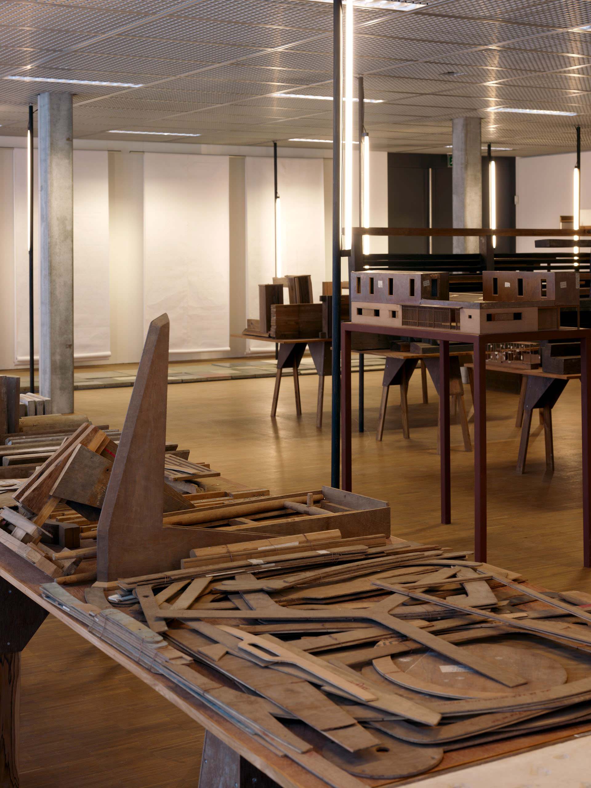 E11328 AP45 028105 j2560